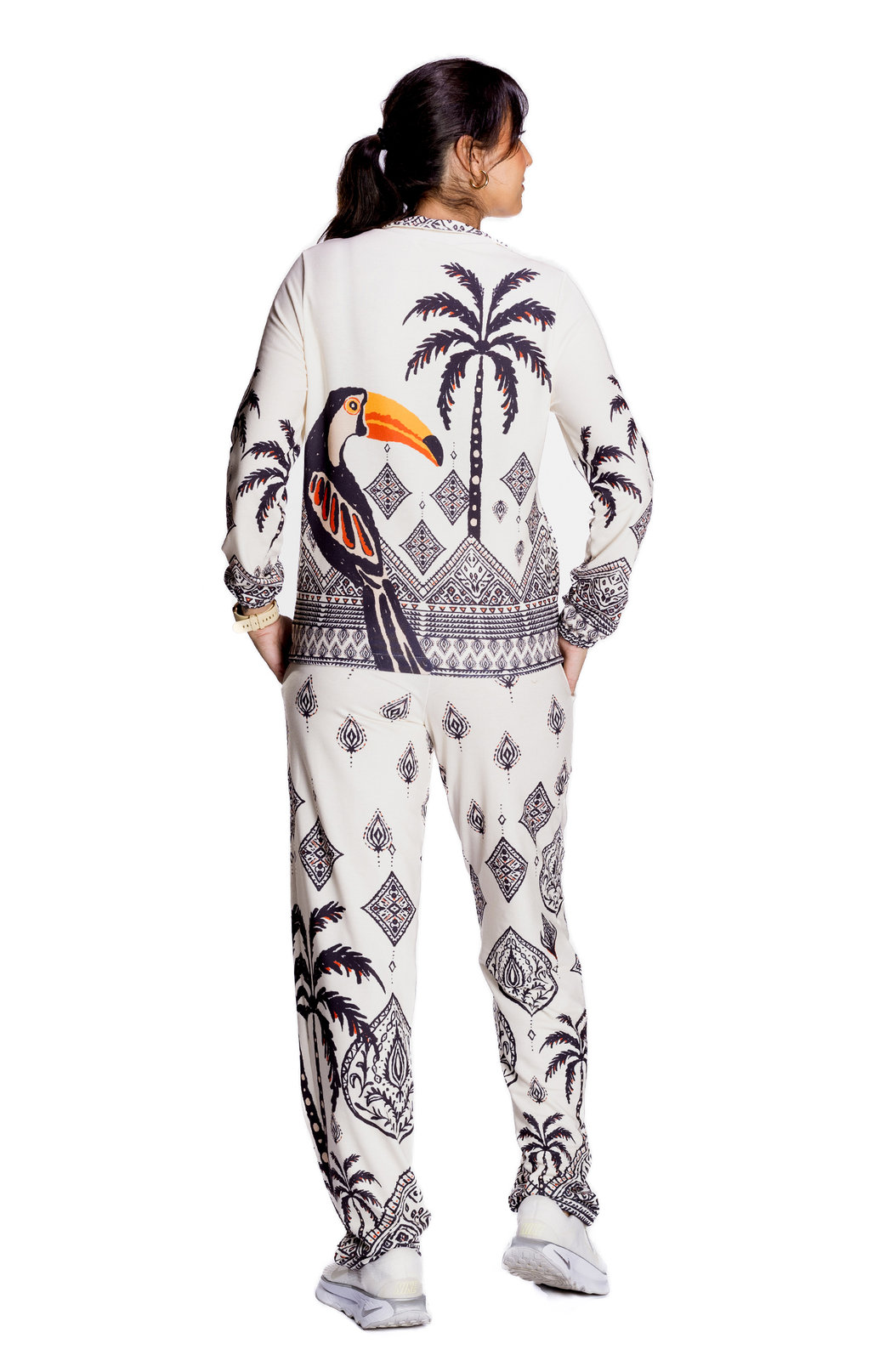 Calça Feminina Moletinho Semi Ampla Estampada Tucano Desenhos Étnicos Calça Feminina Moletinho Semi Ampla Estampada Tucano Desenhos Étnicos