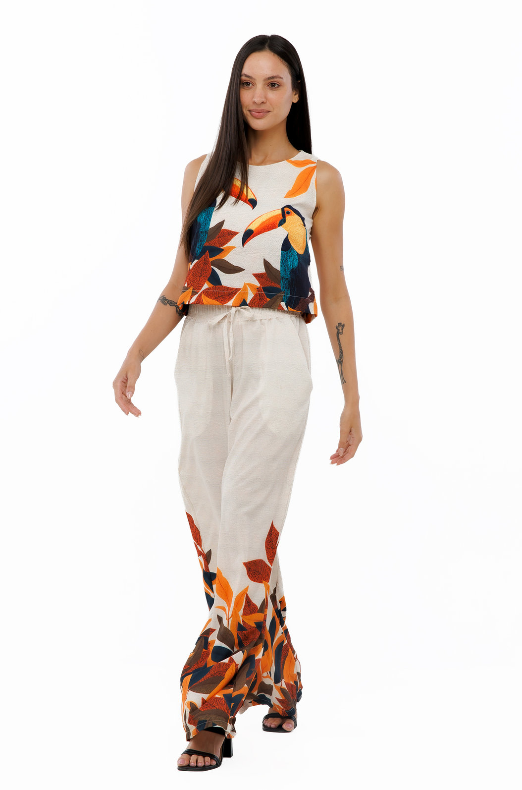 Calça Feminina Ampla Atena Estampada Tucanos Tela Bordada