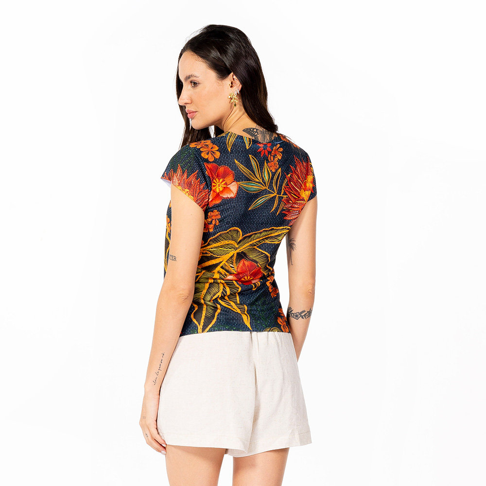 Blusa Florata Estampada Tucano Bor Fundo Preto Linho