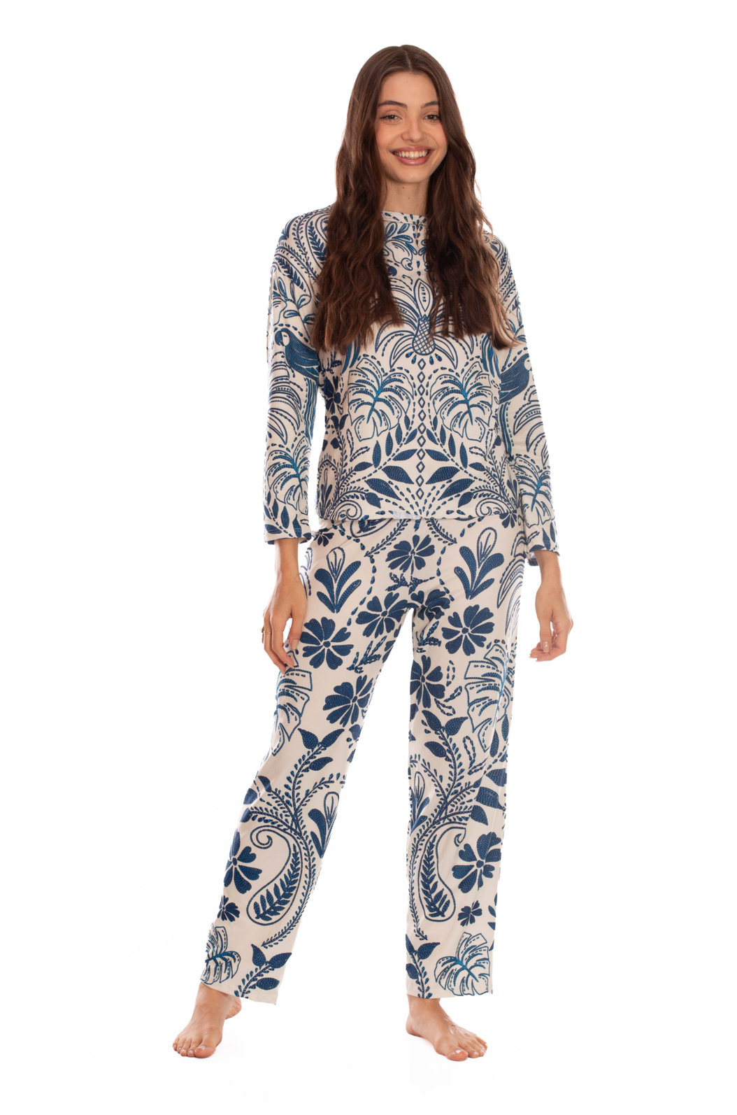 Pijama Feminino Manga Longa Estampado Araras Bordado Fundo Off Pijama Feminino Manga Longa Estampado Araras Bordado Fundo Off