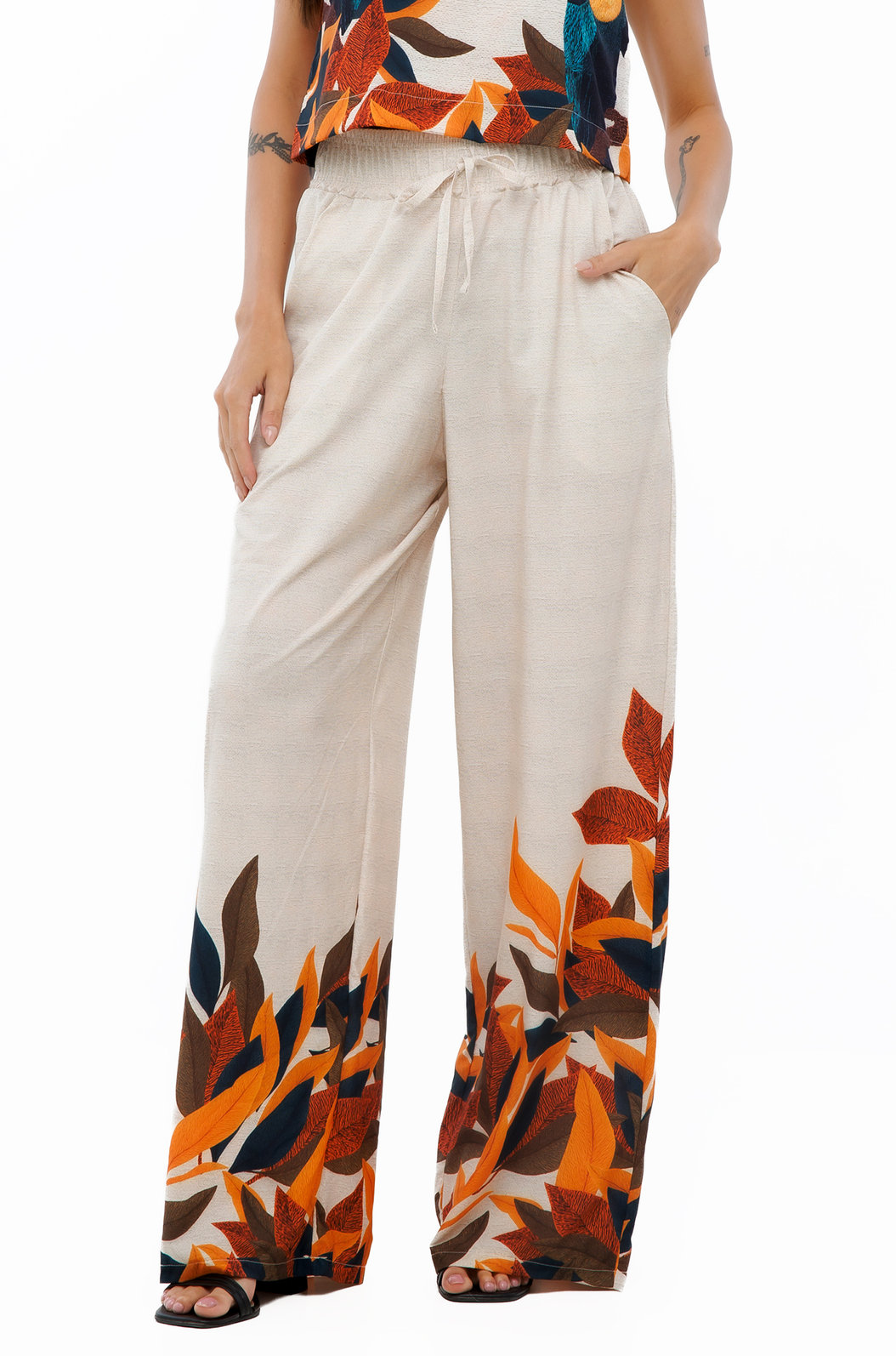 Calça Feminina Ampla Atena Estampada Tucanos Tela Bordada