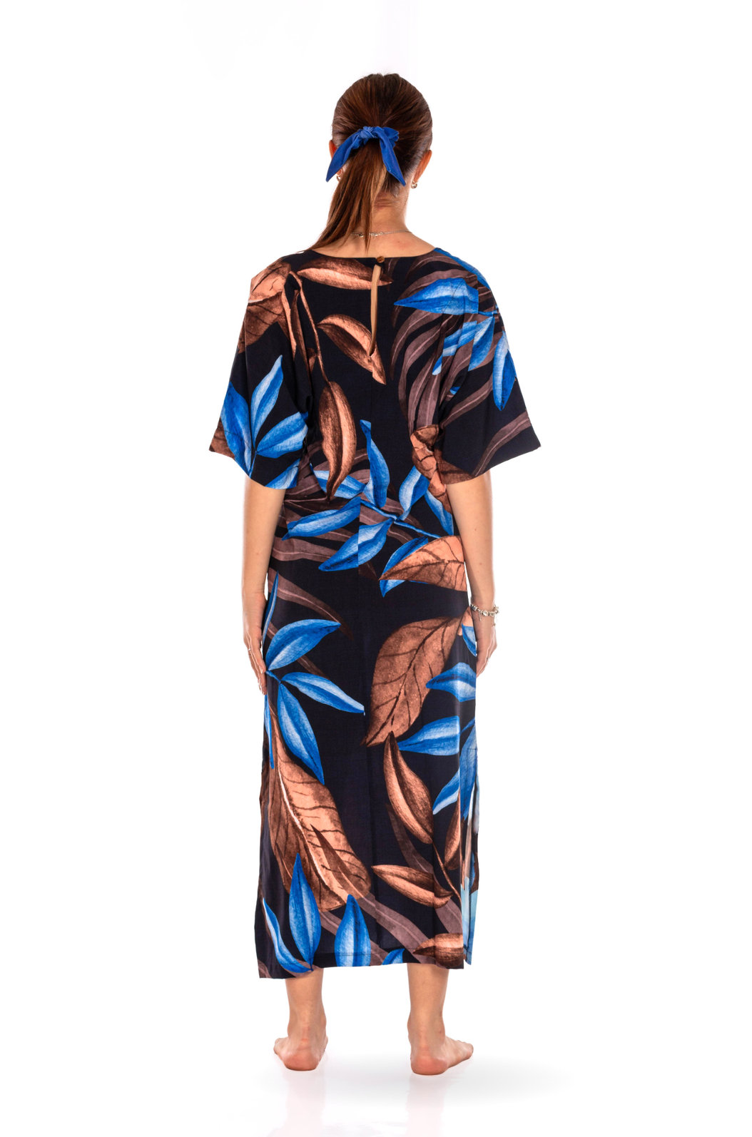 Vestido Feminino Kaftan Atena Estampado Arara Tons Azul e Marrom Vestido Feminino Kaftan Atena Estampado Arara Tons Azul e Marrom