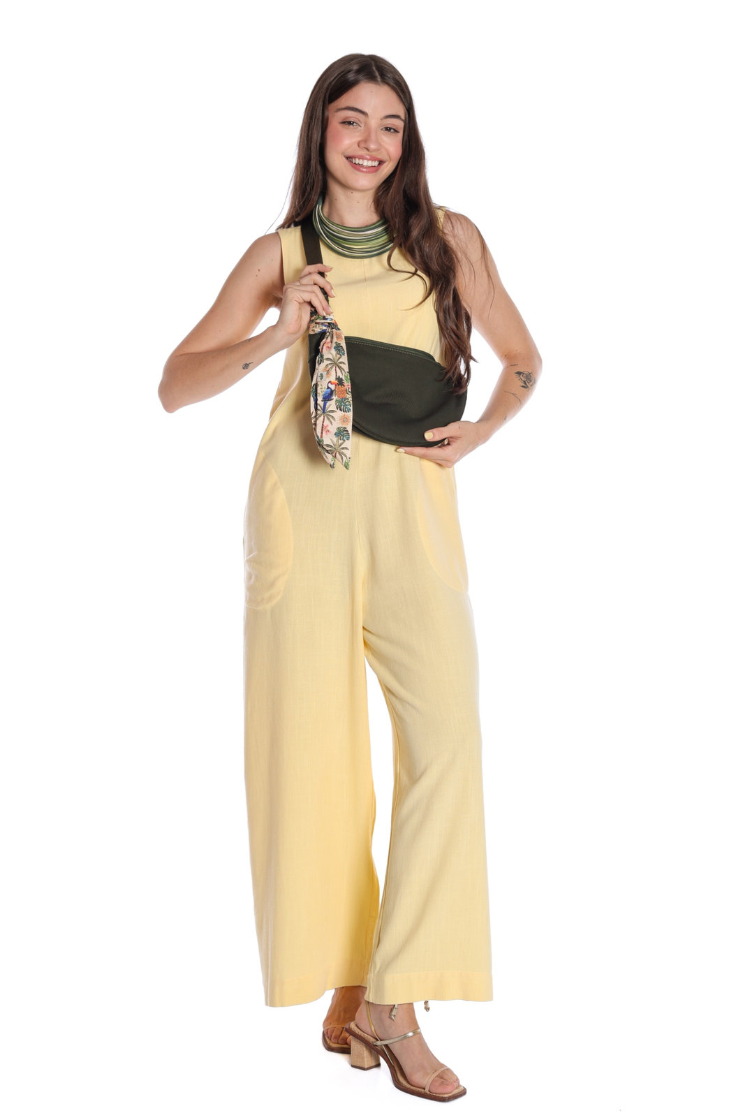 Macacão Feminino Linho Essência Amarelo Claro Macacão Feminino Linho Essência Amarelo Claro