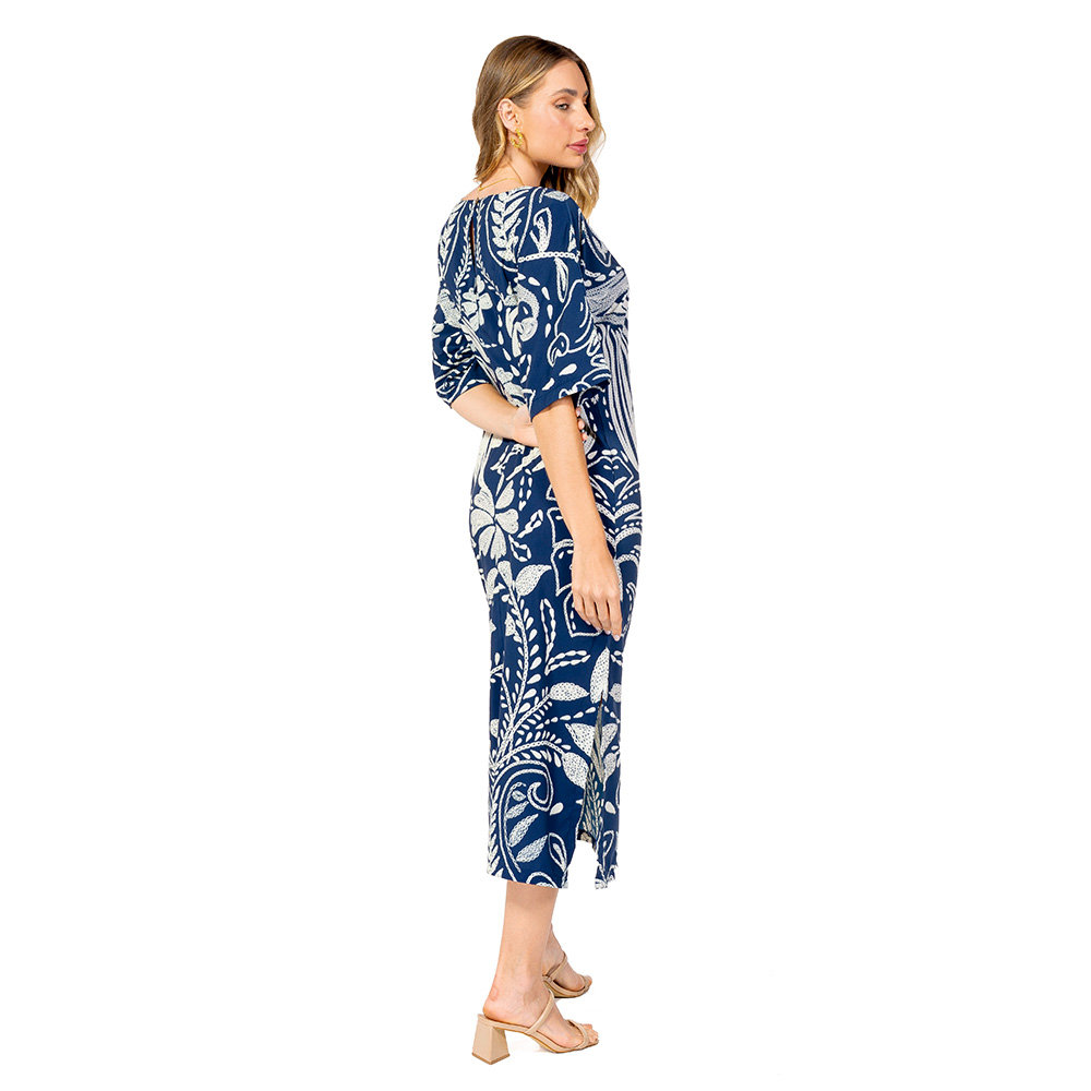 Vestido Feminino Kaftan Atena Estampado Araras Bordado Fundo Off Vestido Feminino Kaftan Atena Estampado Araras Bordado Fundo Off