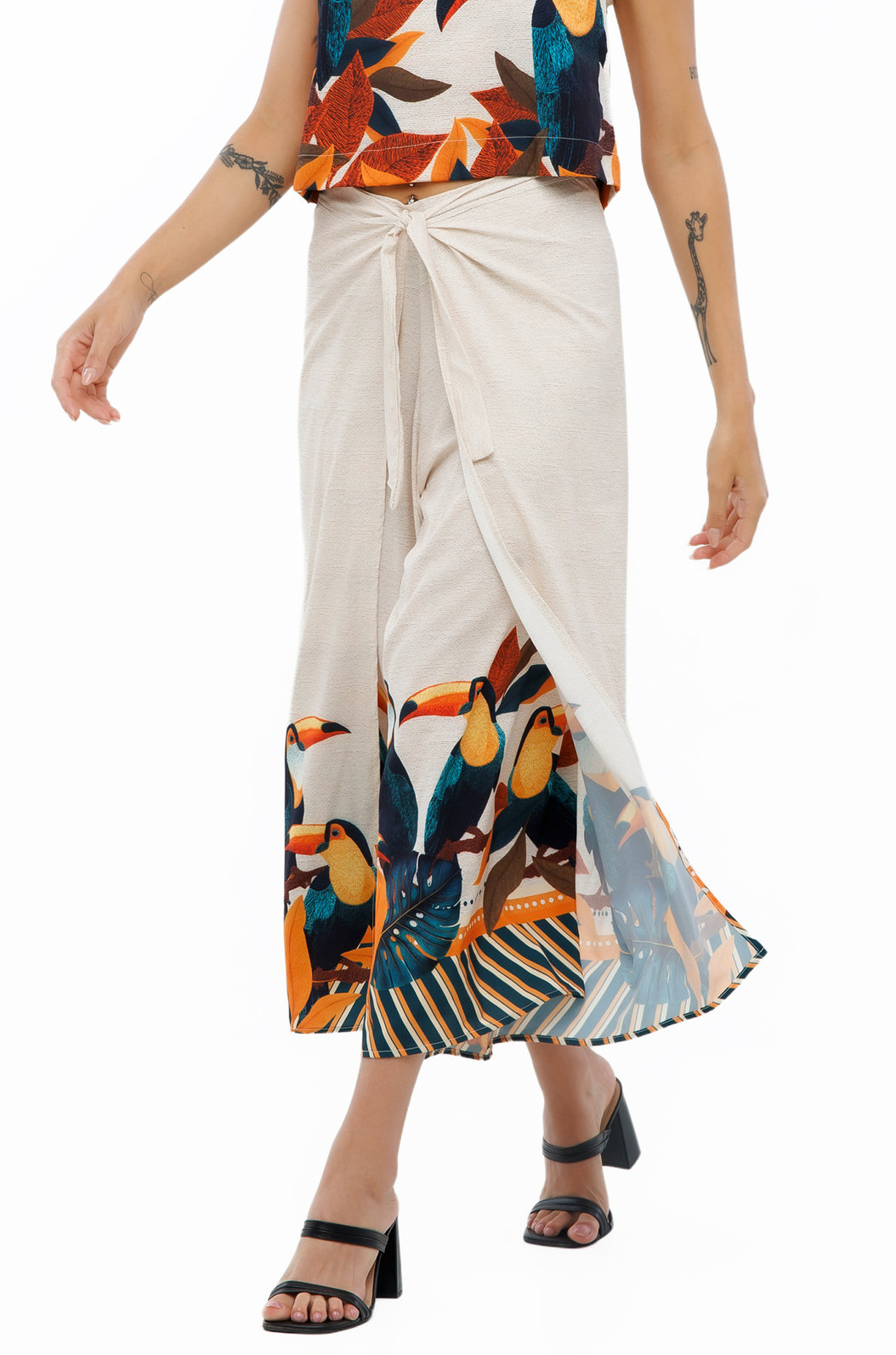 Calça Feminina Transpassada Estampada Tucanos Tela Bordada