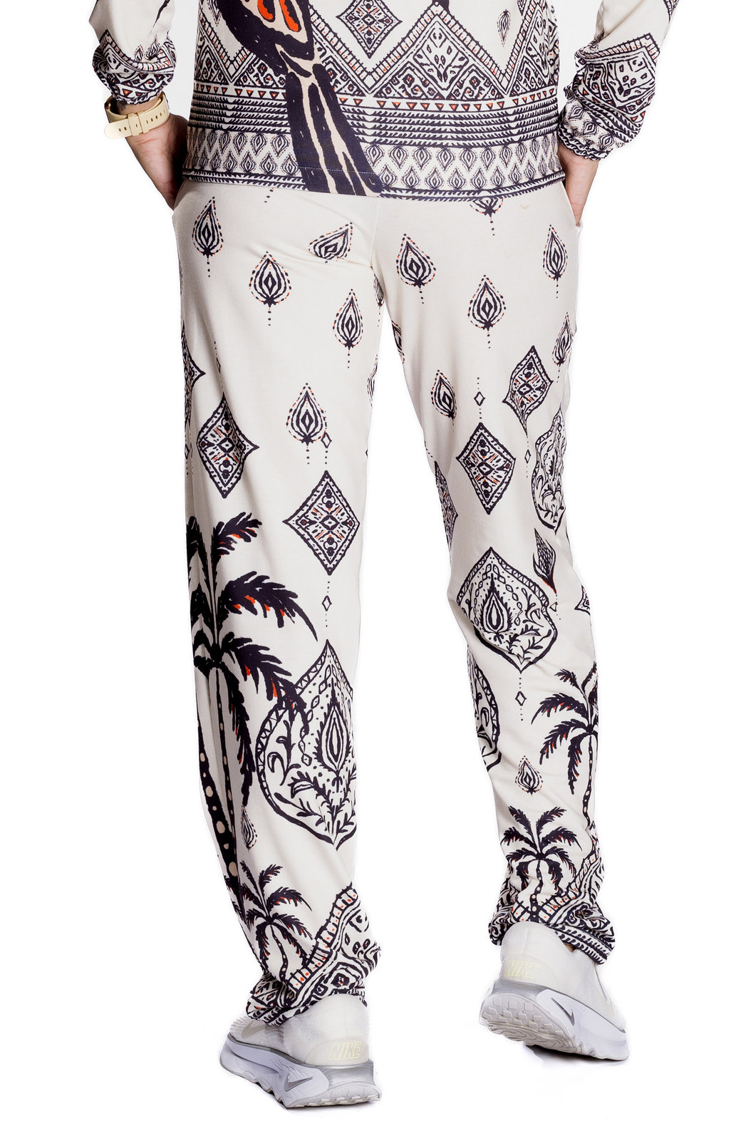 Calça Feminina Moletinho Semi Ampla Estampada Tucano Desenhos Étnicos Calça Feminina Moletinho Semi Ampla Estampada Tucano Desenhos Étnicos