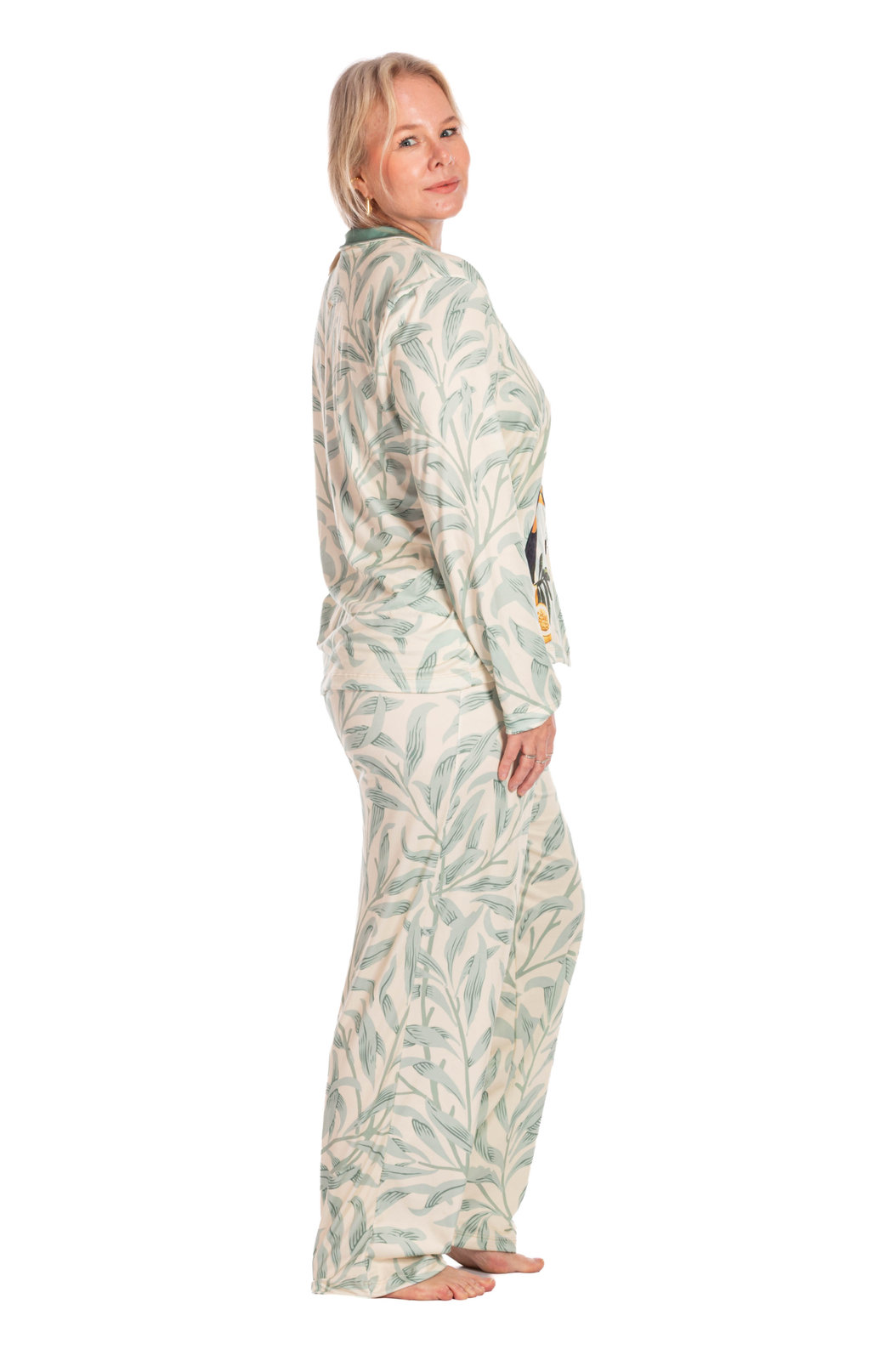 Pijama Feminino Manga Longa Americano Estampado Tucano Maracuja Folhas Pijama Feminino Manga Longa Americano Estampado Tucano Maracuja Folhas