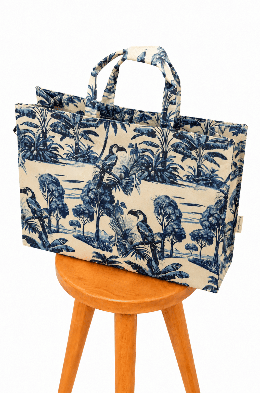 Bolsa Resort Estampada Tucano Paisagem Tons de Azul Bolsa Resort Estampada Tucano Paisagem Tons de Azul
