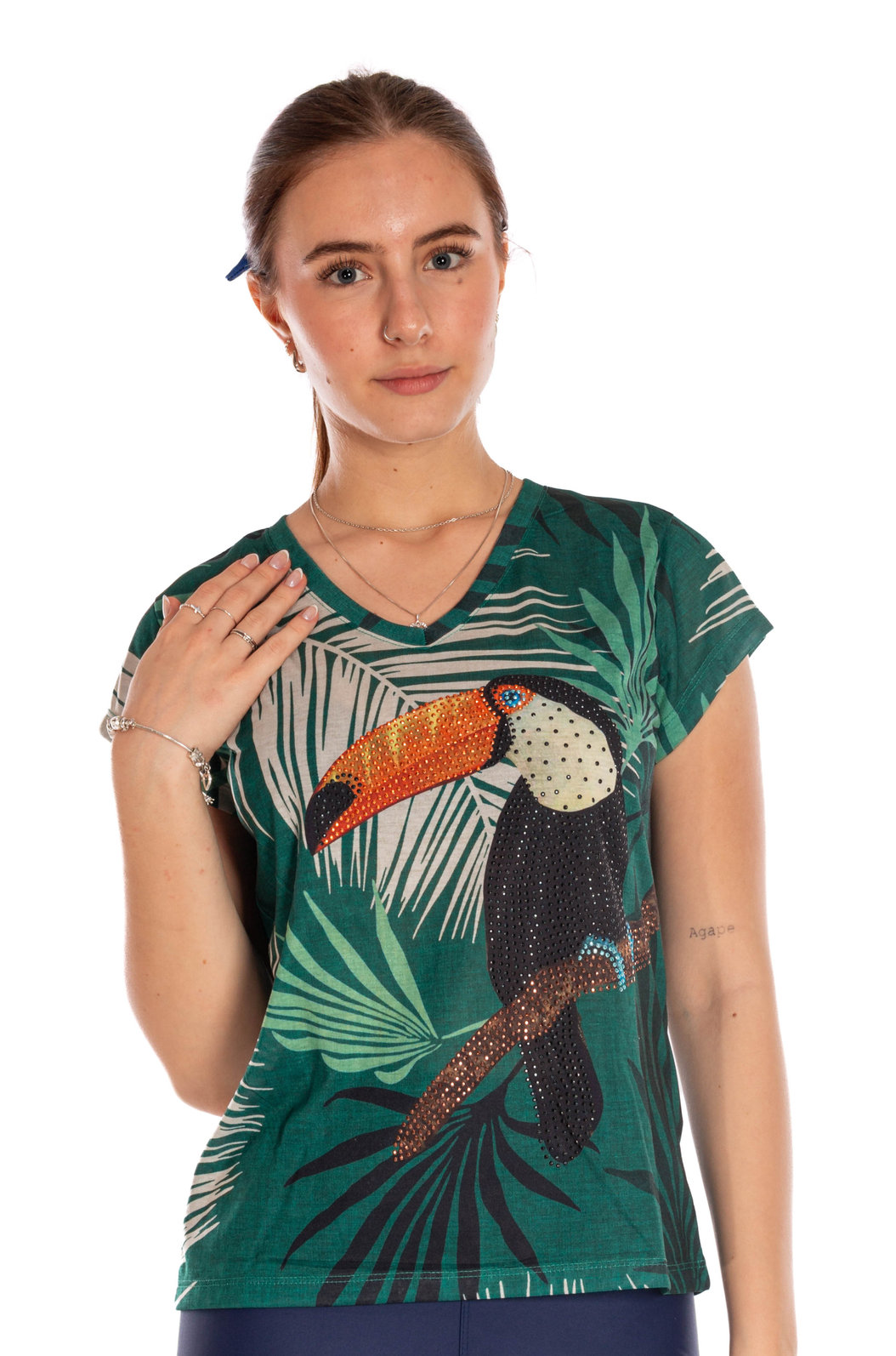 Blusa Strass com Aplicação de Strass Estampada Tucano Galho Folhas Palmeira Blusa Strass com Aplicação de Strass Estampada Tucano Galho Folhas Palmeira