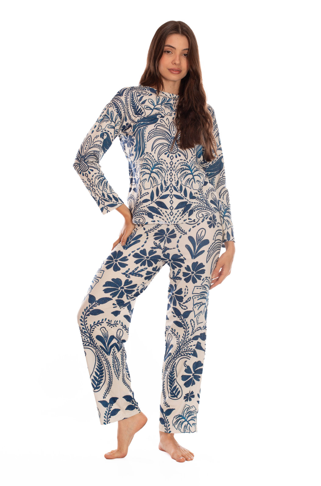 Pijama Feminino Manga Longa Estampado Araras Bordado Fundo Off Pijama Feminino Manga Longa Estampado Araras Bordado Fundo Off