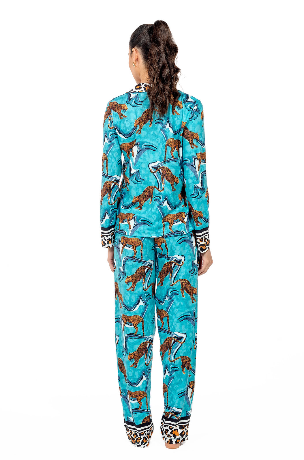 Pijama Feminino Manga Longa Americano Estampado Onças Ondas Pijama Feminino Manga Longa Americano Estampado Onças Ondas