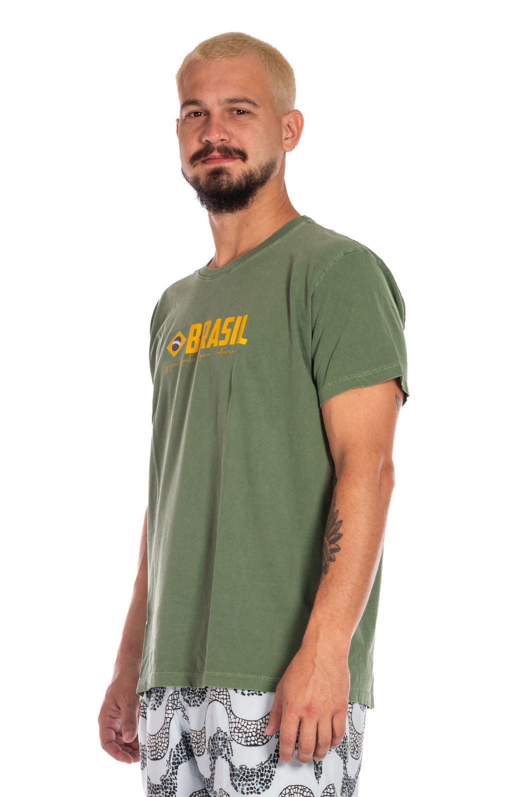 Camiseta Estonada Amarelo Estampada Brasil Peito Centro Amarelo Camiseta Estonada Amarelo Estampada Brasil Peito Centro Amarelo