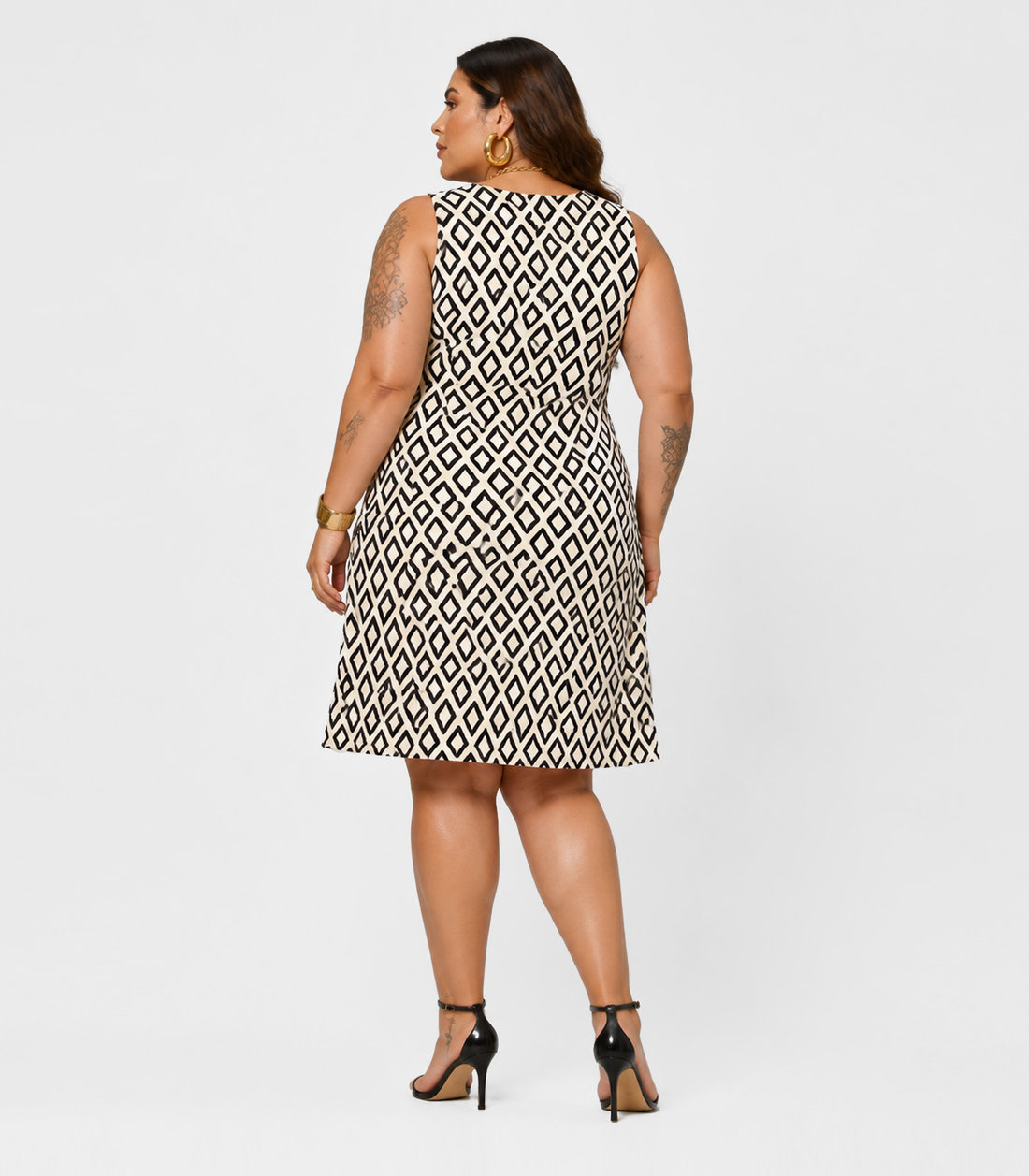 Vestido Curto Estampado Plus Size Infinita Cor Vestido Curto Estampado Plus Size Infinita Cor
