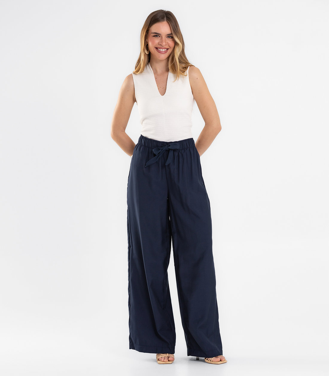 Calça Feminina Pantalona Em Alfaiataria Endless Calça Feminina Pantalona Em Alfaiataria Endless