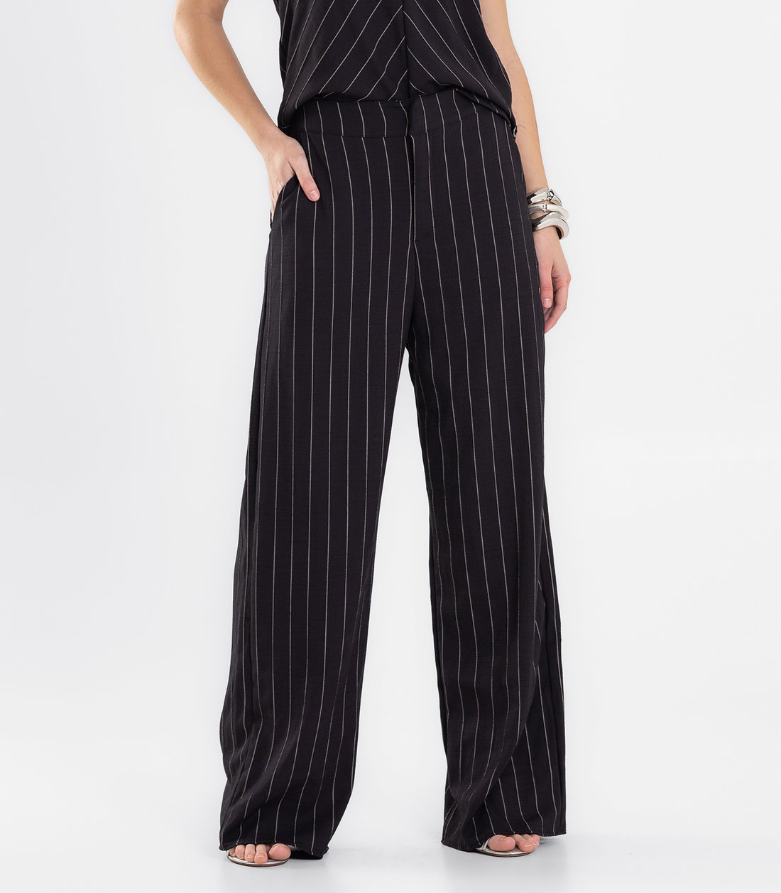 Calça Feminina Reta Risca De Giz Endless Calça Feminina Reta Risca De Giz Endless