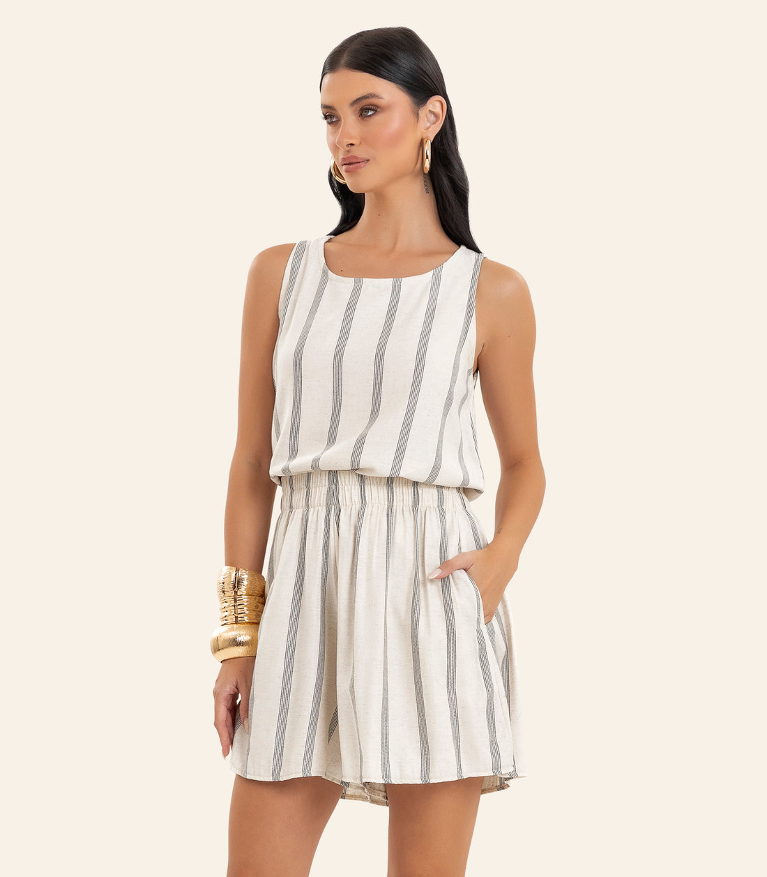 Shorts Feminino Em Linho Maquinetado Evasê Endless