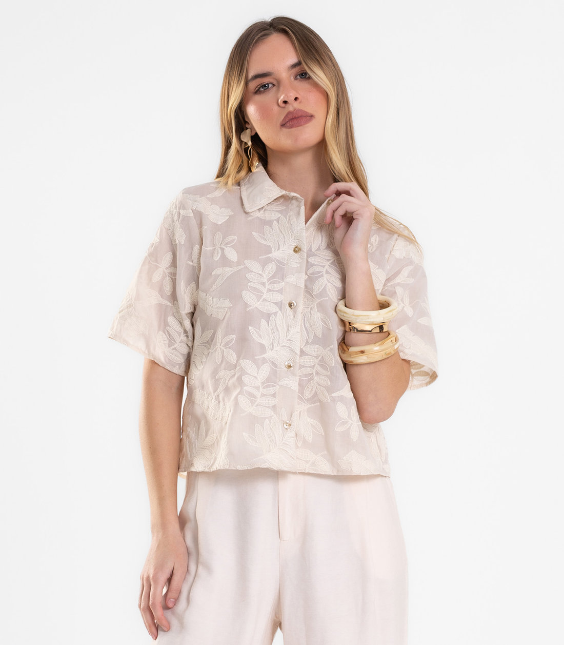 Camisa Feminina Manga Curta Bordada Endless Camisa Feminina Manga Curta Bordada Endless