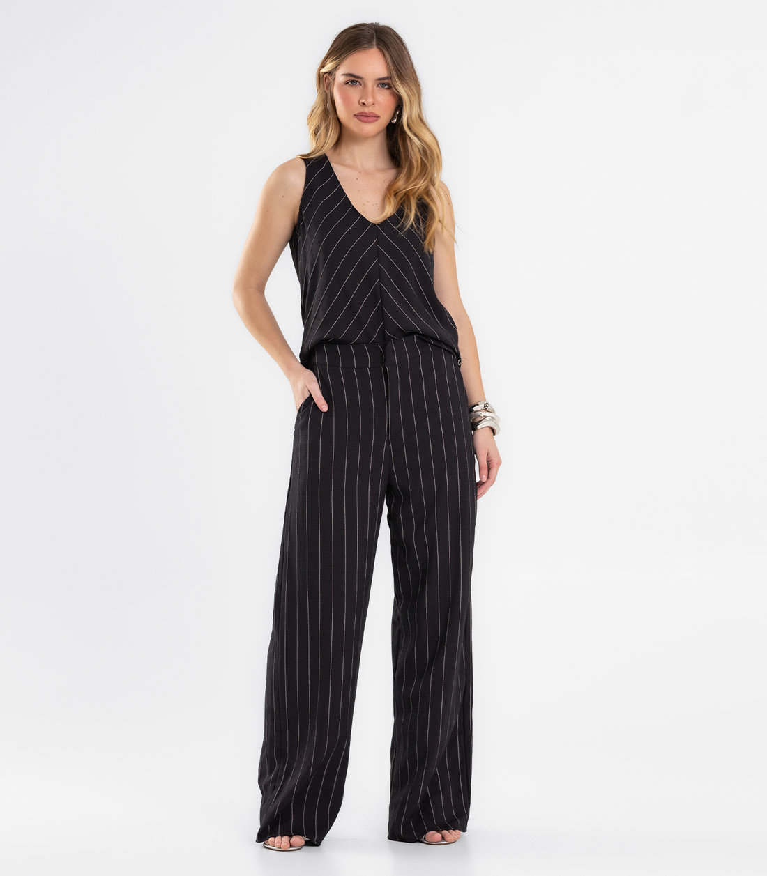 Calça Feminina Reta Risca De Giz Endless Calça Feminina Reta Risca De Giz Endless