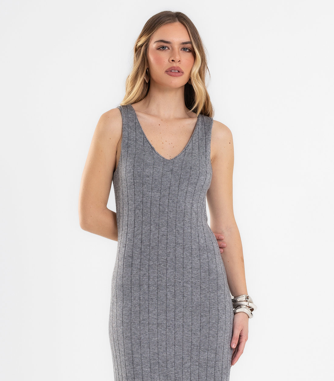 Vestido Feminino Midi Decote Em V Endless Vestido Feminino Midi Decote Em V Endless