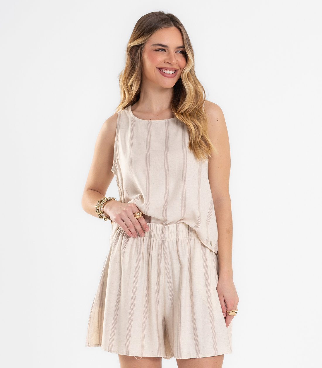 Shorts Feminino Em Linho Maquinetado Evasê Endless