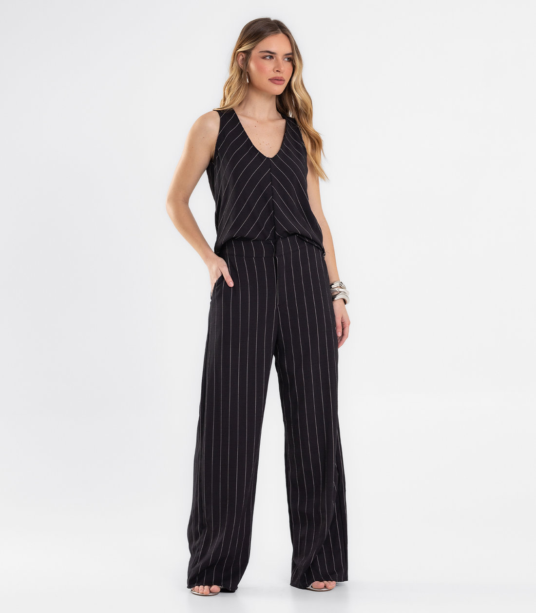 Calça Feminina Reta Risca De Giz Endless Calça Feminina Reta Risca De Giz Endless