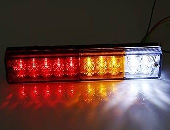 ISO225308 12V - LANTERNA TRASEIRA MULTIFUNCAO 12V- 5CM X 24CM (EMB. COM 01 PECA- VALOR UNITARIO) - PC