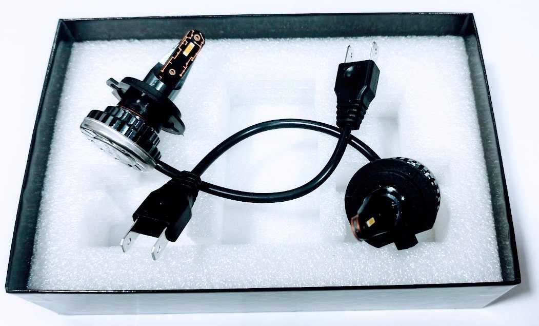 ISO14LFR8 H7 12V - KIT LAMPADA LED R8 H7 12V 30000LM 42W 6500K (EMB. COM 02 PC- VALOR DO PAR) - KIT ISO14LFR8 H7 12V - KIT LAMPADA LED R8 H7 12V 30000LM 42W 6500K (EMB. COM 02 PC- VALOR DO PAR) - KIT