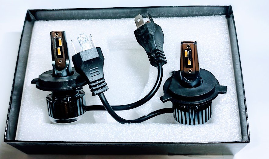 ISO14LFR8 H4 12V - KIT LAMPADA LED R8 H4 12V 30000LM 42W 6500K (EMB. COM 02 PC- VALOR DO PAR) - KIT ISO14LFR8 H4 12V - KIT LAMPADA LED R8 H4 12V 30000LM 42W 6500K (EMB. COM 02 PC- VALOR DO PAR) - KIT