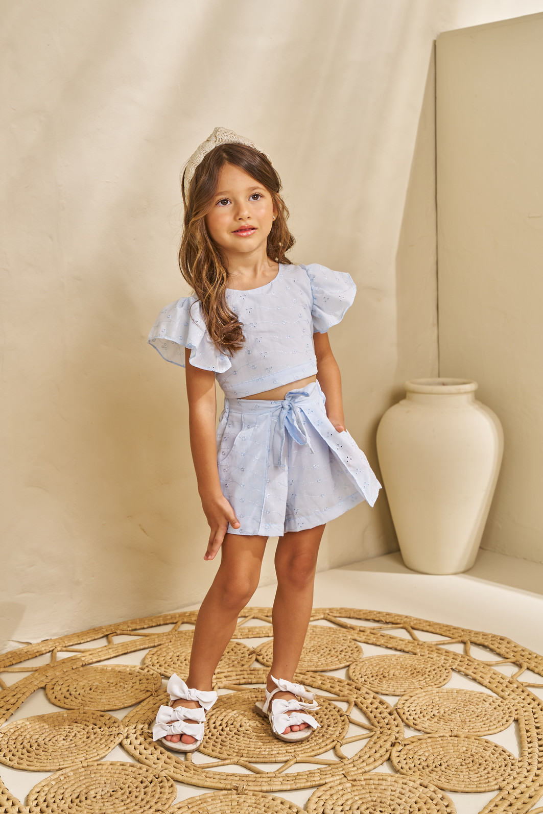 CONJUNTO CROPPED E SHORTS EM TECIDO BORDADO CONJUNTO CROPPED E SHORTS EM TECIDO BORDADO