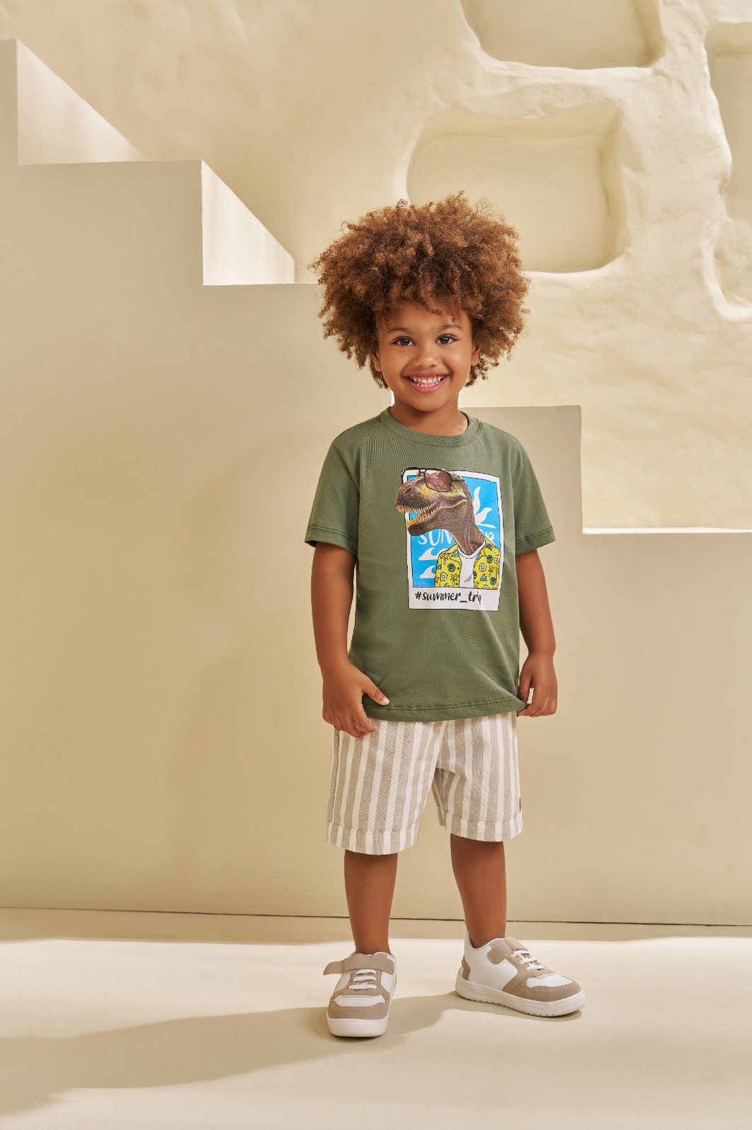 CONJUNTO T-SHIRT EM MEIA MALHA E SHORT EM TECIDO ECO BAMBU