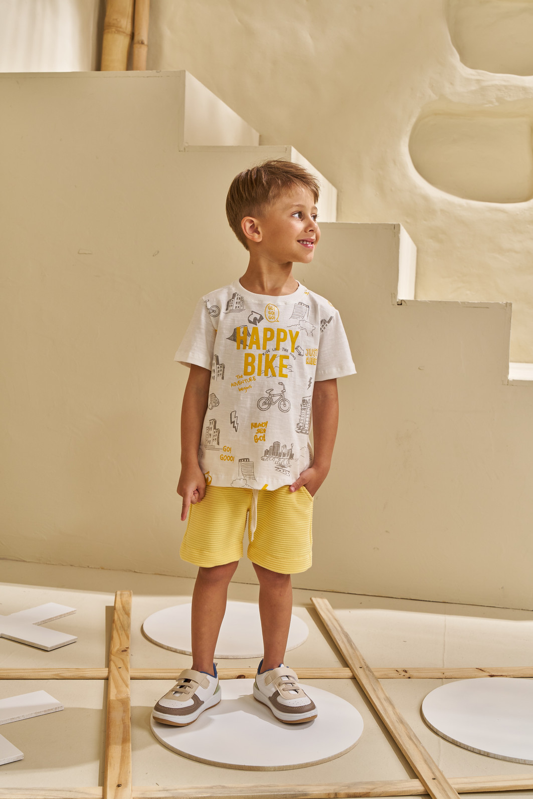 CONJUNTO T-SHIRT EM FLAMÊ E SHORT EM JACQUARD ONDULÊ CONJUNTO T-SHIRT EM FLAMÊ E SHORT EM JACQUARD ONDULÊ