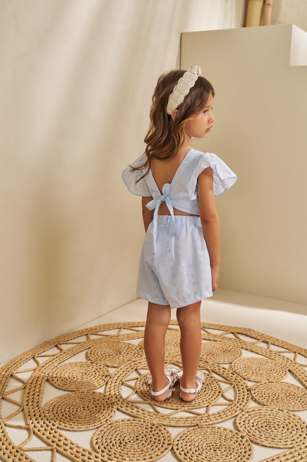 CONJUNTO CROPPED E SHORTS EM TECIDO BORDADO CONJUNTO CROPPED E SHORTS EM TECIDO BORDADO