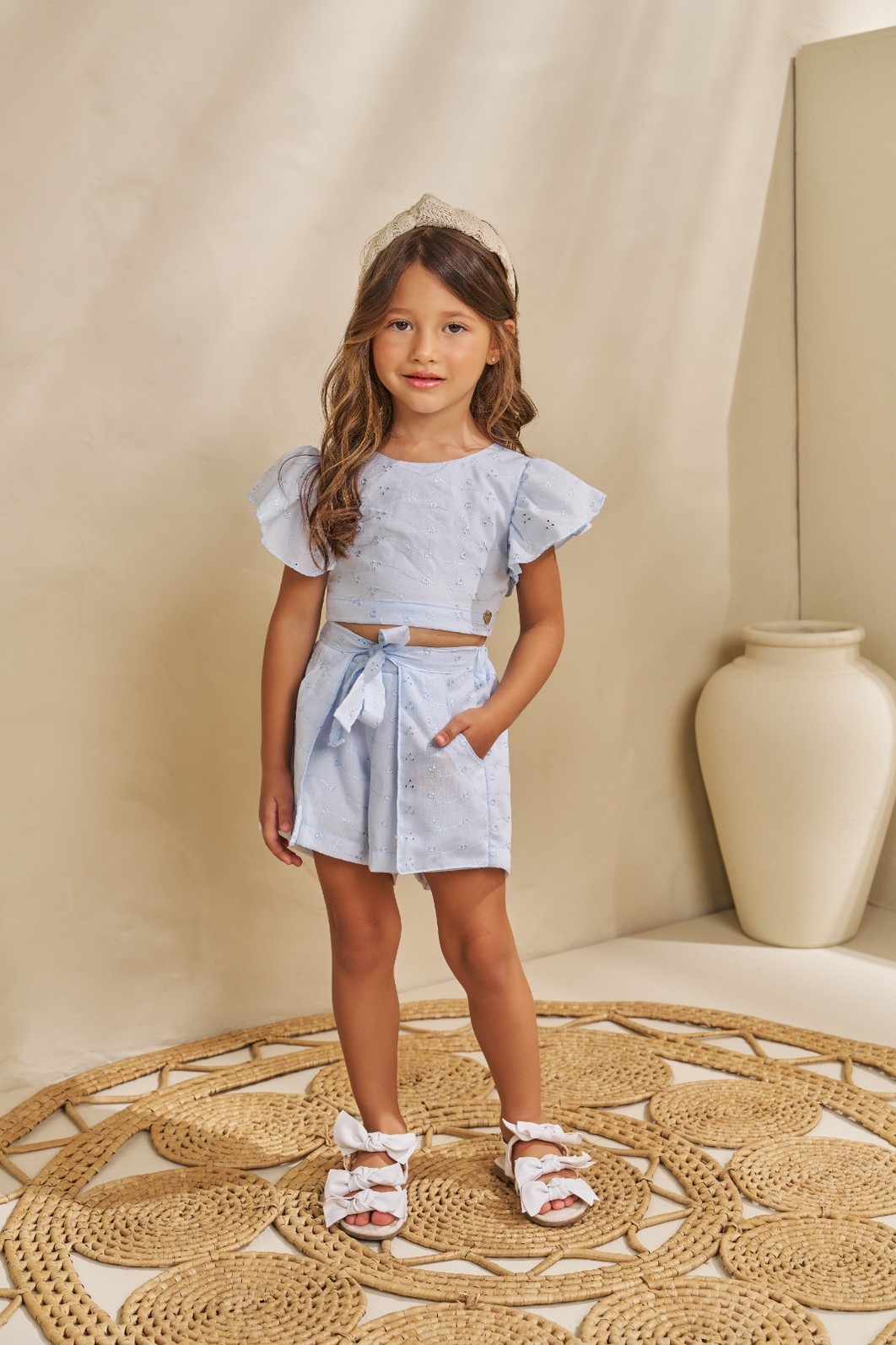 CONJUNTO CROPPED E SHORTS EM TECIDO BORDADO CONJUNTO CROPPED E SHORTS EM TECIDO BORDADO