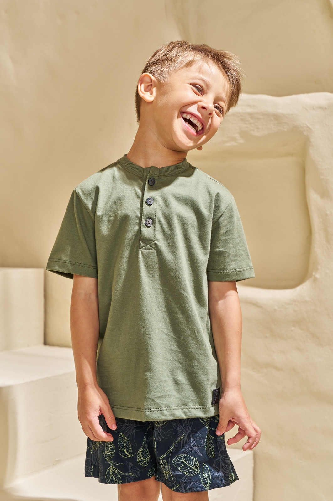 CONJUNTO T-SHIRT EM MEIA MALHA E SHORT EM TECIDO RAYON STAMP JOY CONJUNTO T-SHIRT EM MEIA MALHA E SHORT EM TECIDO RAYON STAMP JOY