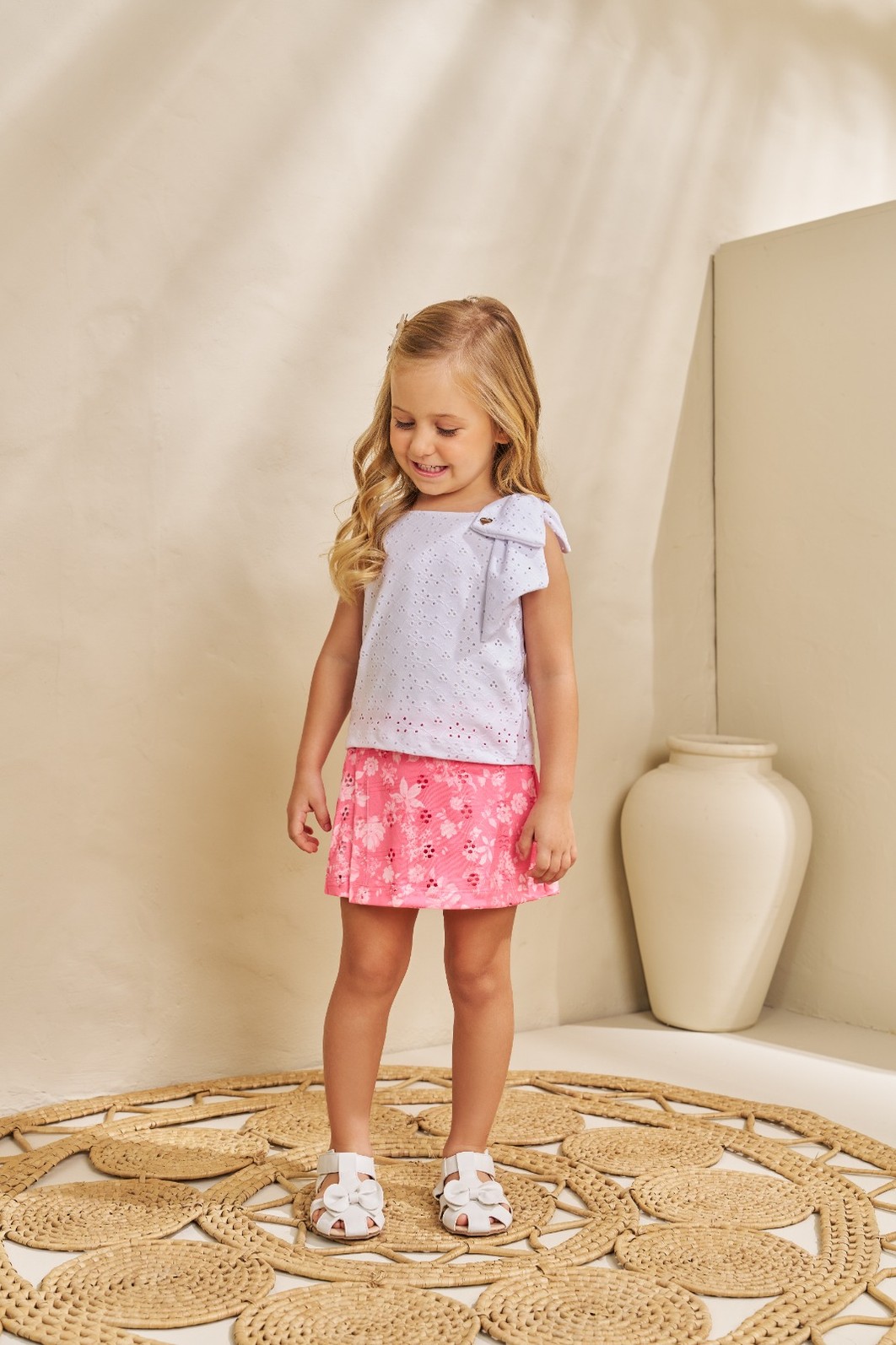 CONJUNTO BLUSA COM LAÇO EM LAISE E SHORTS SAIA EM LAISE BÁLSAMO CONJUNTO BLUSA COM LAÇO EM LAISE E SHORTS SAIA EM LAISE BÁLSAMO