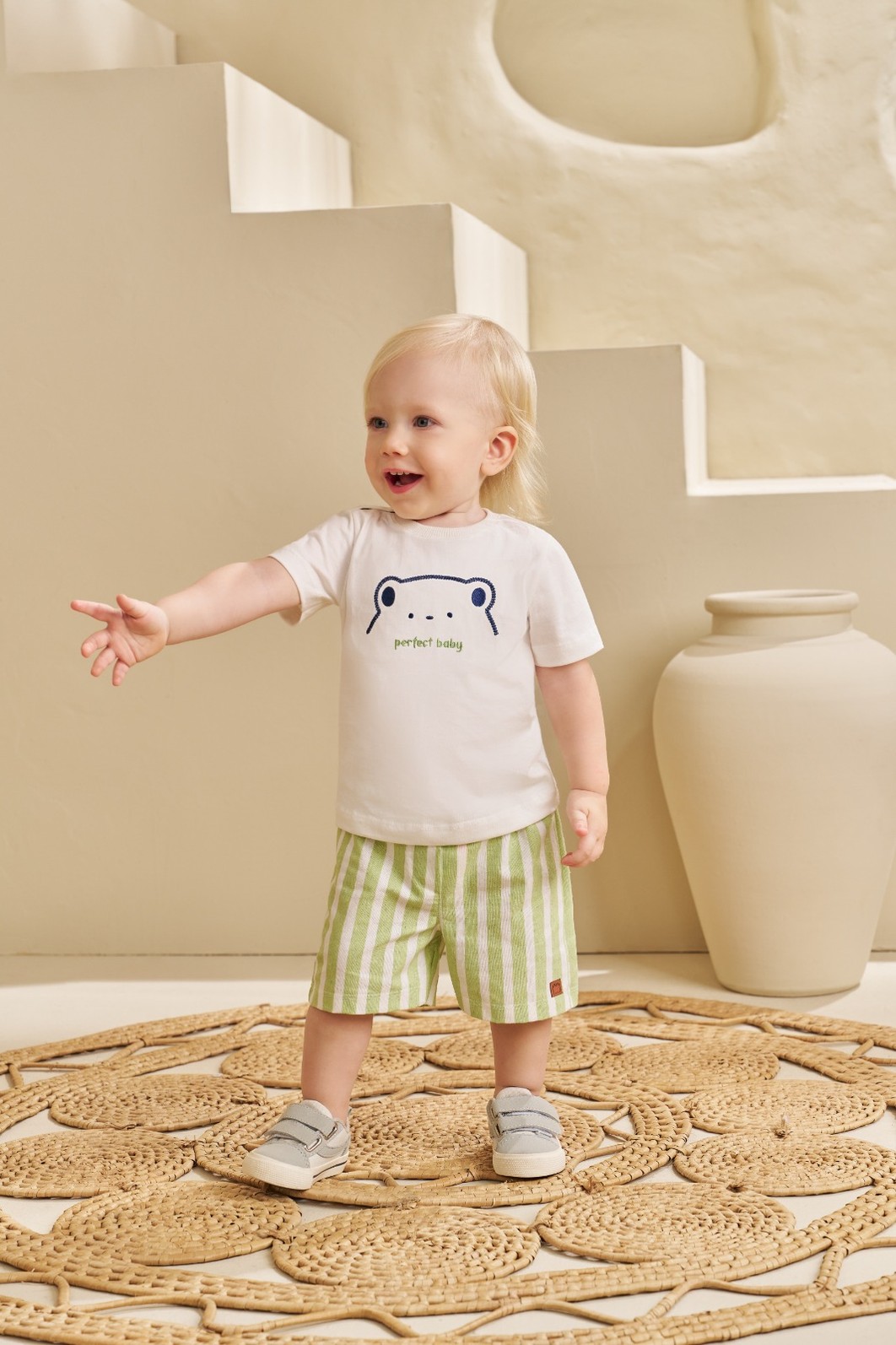 CONJUNTO T-SHIRT EM MEIA MALHA E SHORT EM TECIDO ECO BAMBU CONJUNTO T-SHIRT EM MEIA MALHA E SHORT EM TECIDO ECO BAMBU