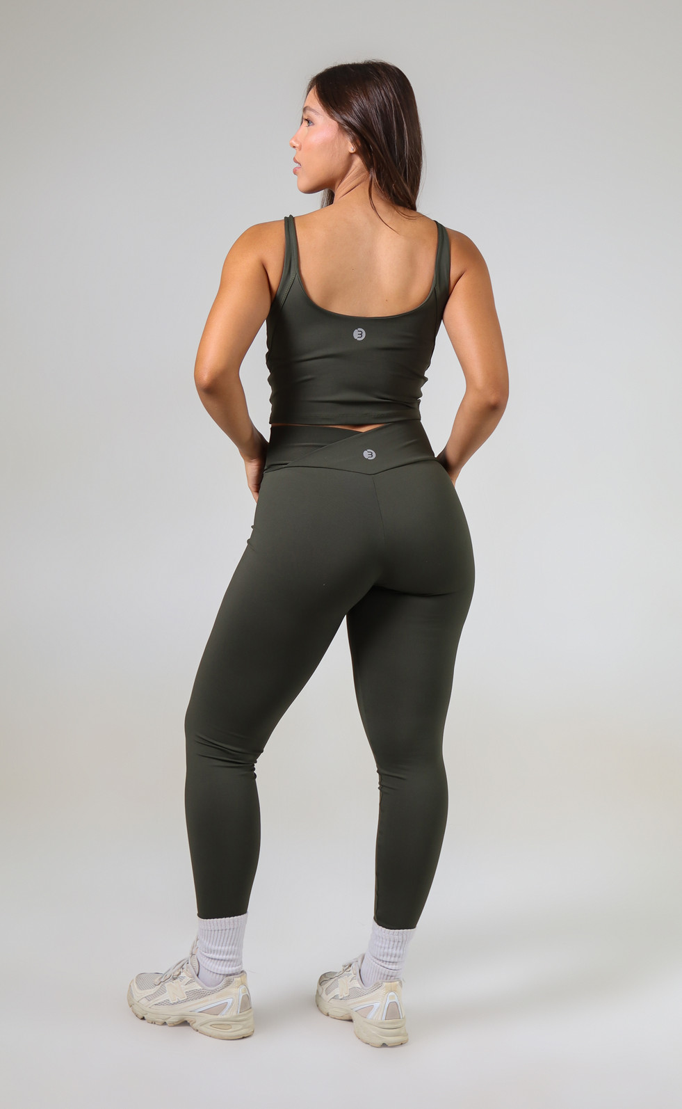 Conjunto Move Verde Militar - Legging Move + Top Regata Move Conjunto Move Verde Militar - Legging Move + Top Regata Move