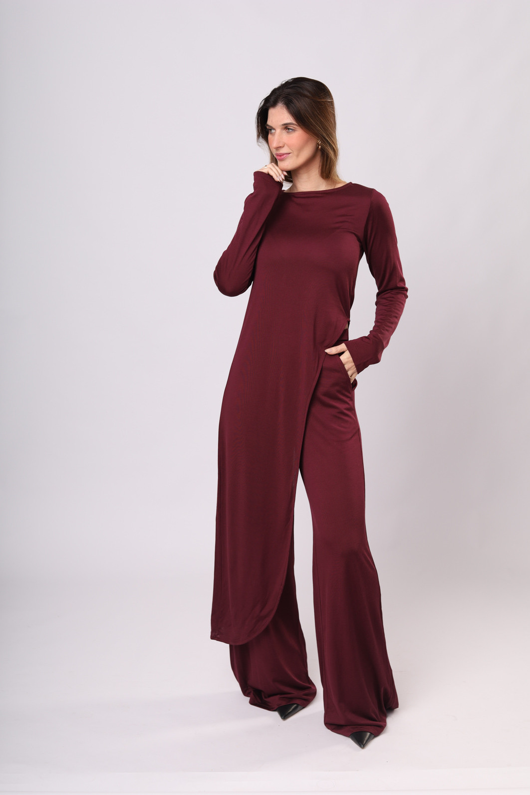 CONJUNTO ASSIMÉTRICO CASA VELATO - CEREJA LAQUEADA - Calça + Blusa Assimétrica CONJUNTO ASSIMÉTRICO CASA VELATO - CEREJA LAQUEADA - Calça + Blusa Assimétrica