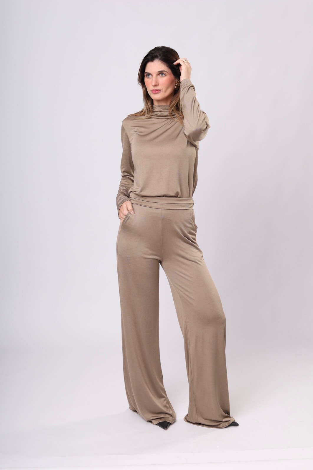 CONJUNTO GOLA CASA VELATO - DUSTY OLIVE - Calça + Blusa Gola CONJUNTO GOLA CASA VELATO - DUSTY OLIVE - Calça + Blusa Gola