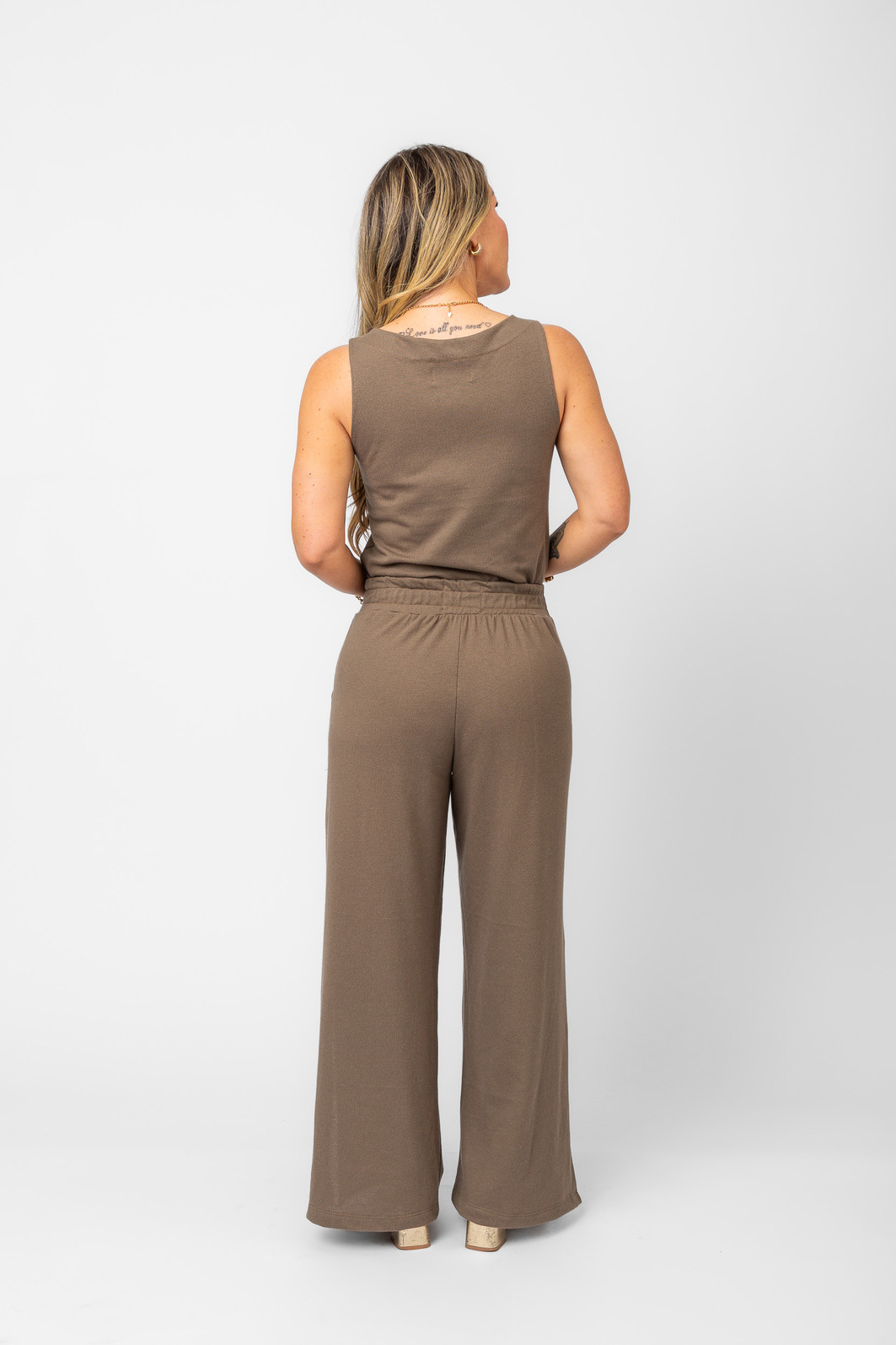 CONJUNTO BRIZZA VERDE FÓSSIL CONJUNTO BRIZZA VERDE FÓSSIL