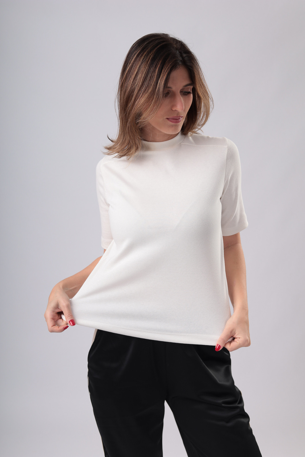 BLUSA MANGA CURTA CANELADA SARAH - Off White BLUSA MANGA CURTA CANELADA SARAH - Off White