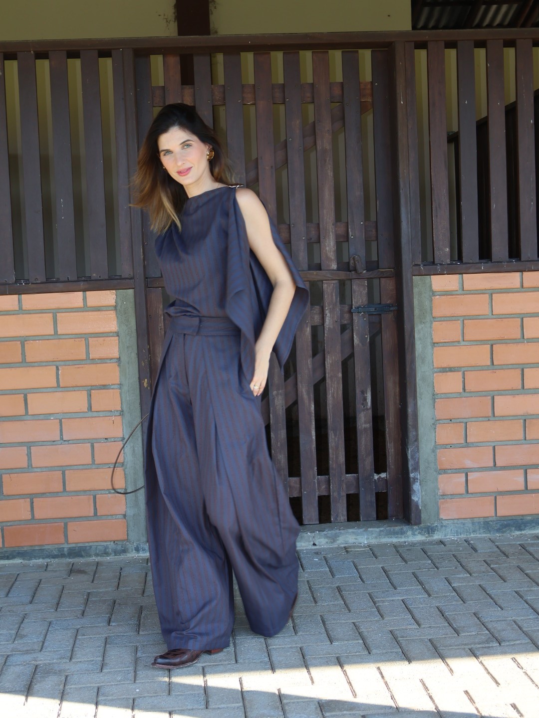 BLUSA ASSIMÉTRICA LISTRADA ALFAIATARIA