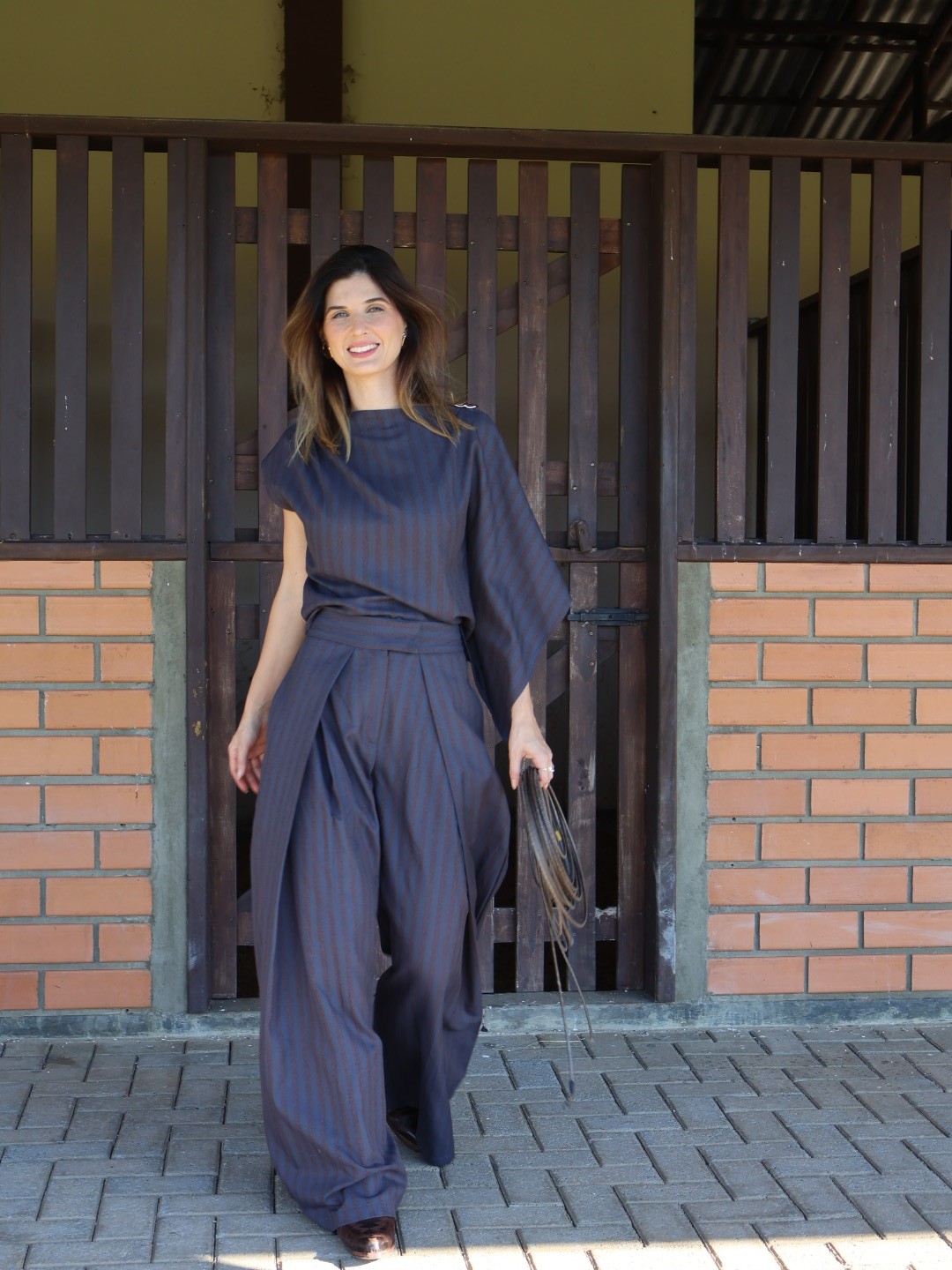 BLUSA ASSIMÉTRICA LISTRADA ALFAIATARIA