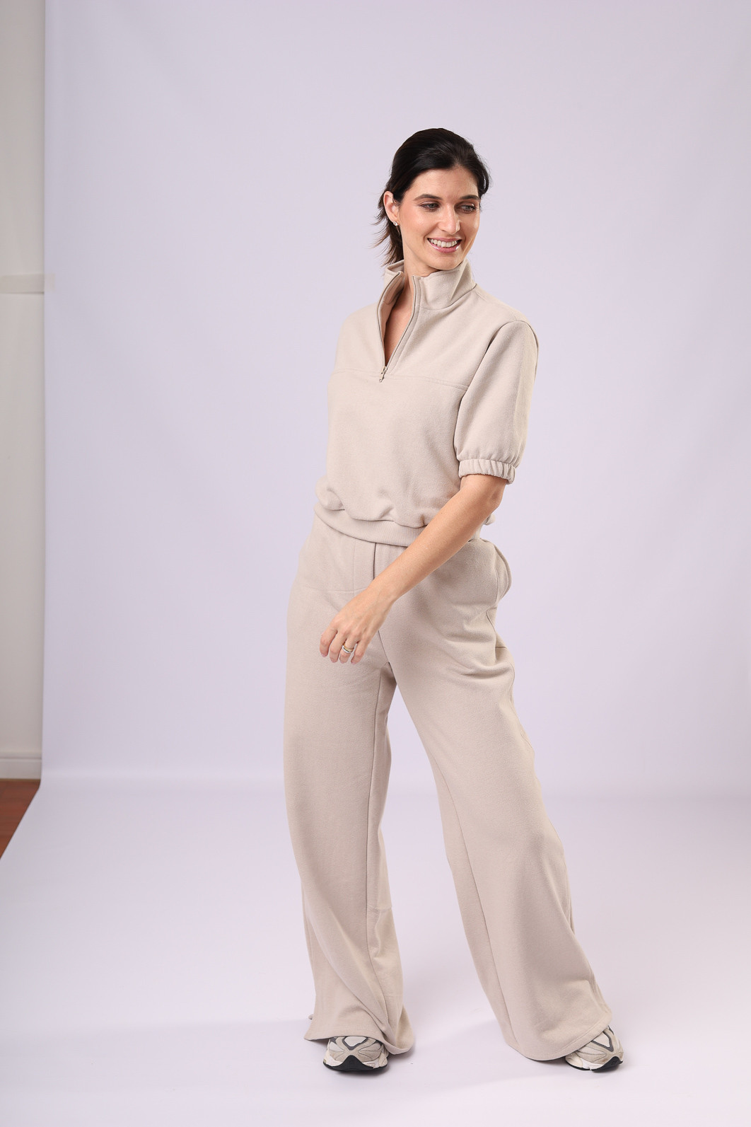 BLUSA MANGA CURTA COM ZIPER MOLETOM CAMURÇA TOUCH GELO BLUSA MANGA CURTA COM ZIPER MOLETOM CAMURÇA TOUCH GELO
