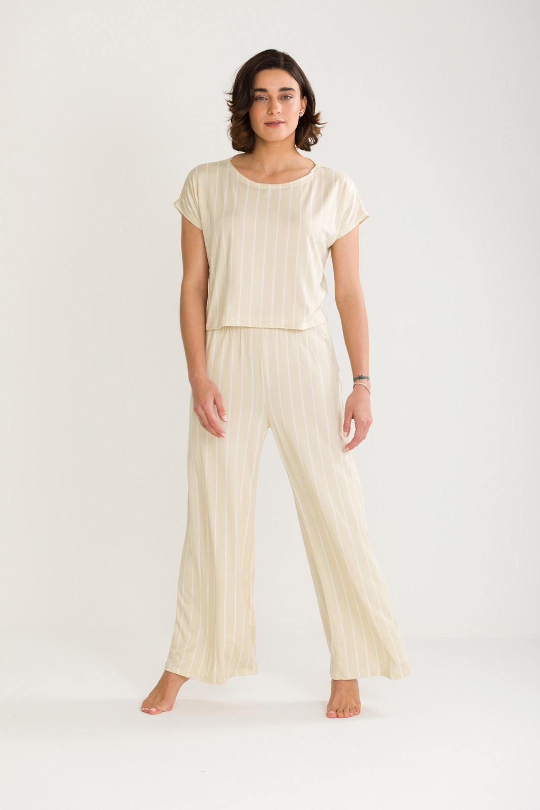 CONJUNTO FEMININO BLUSA AMPLA E CALÇA WIDE LISTRA CREME