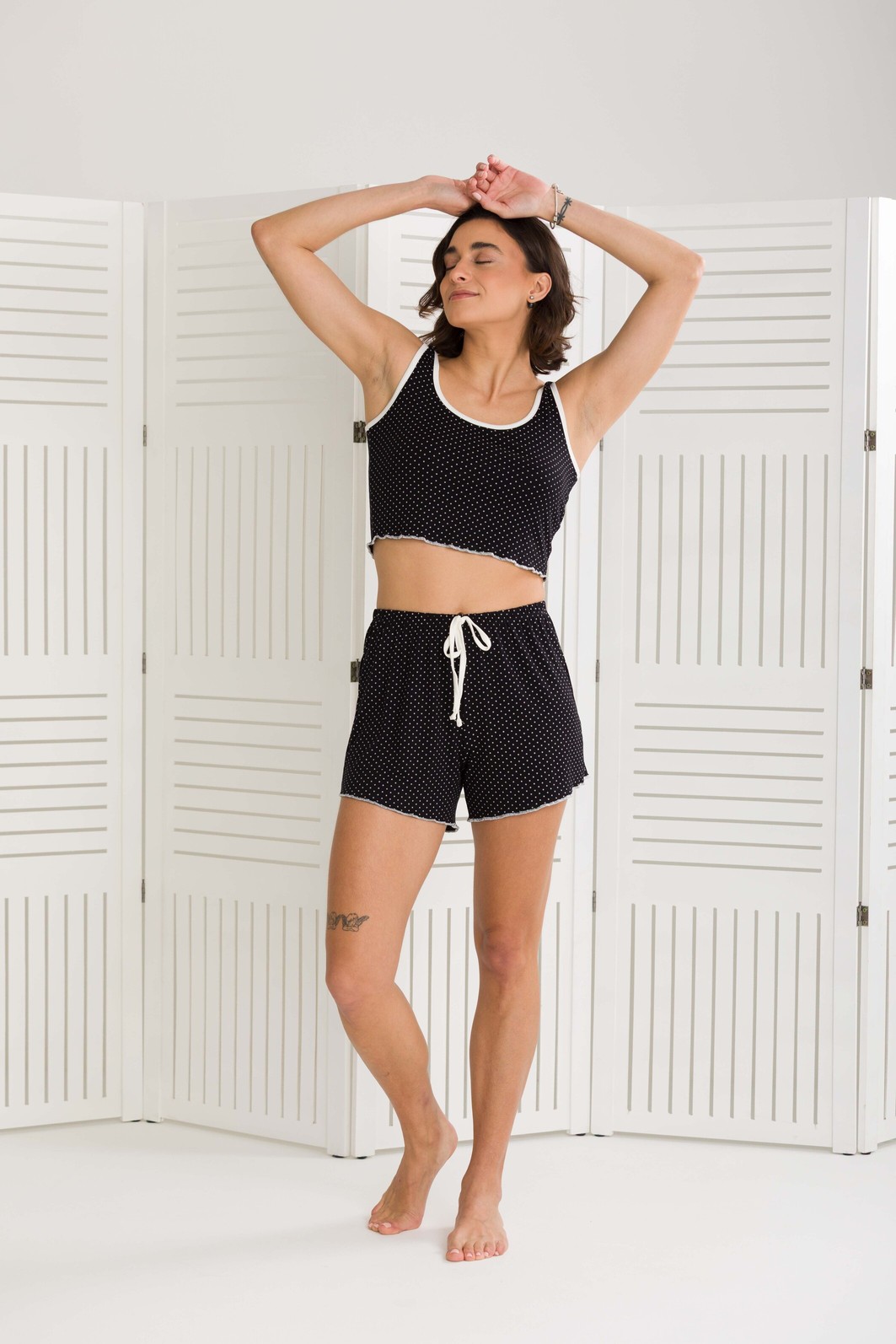 PIJAMA FEMININO CROPPED COM SHORTS POÁ PRETO
