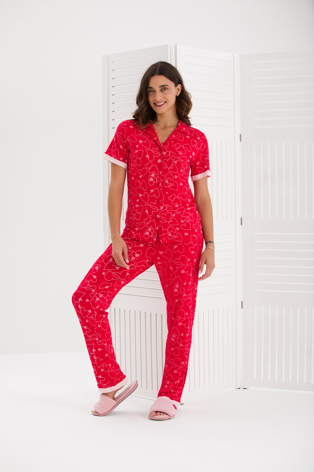 PIJAMA FEMININO AMERICANO MANGA CURTA COM CALÇA CORAÇÕES VERMELHO