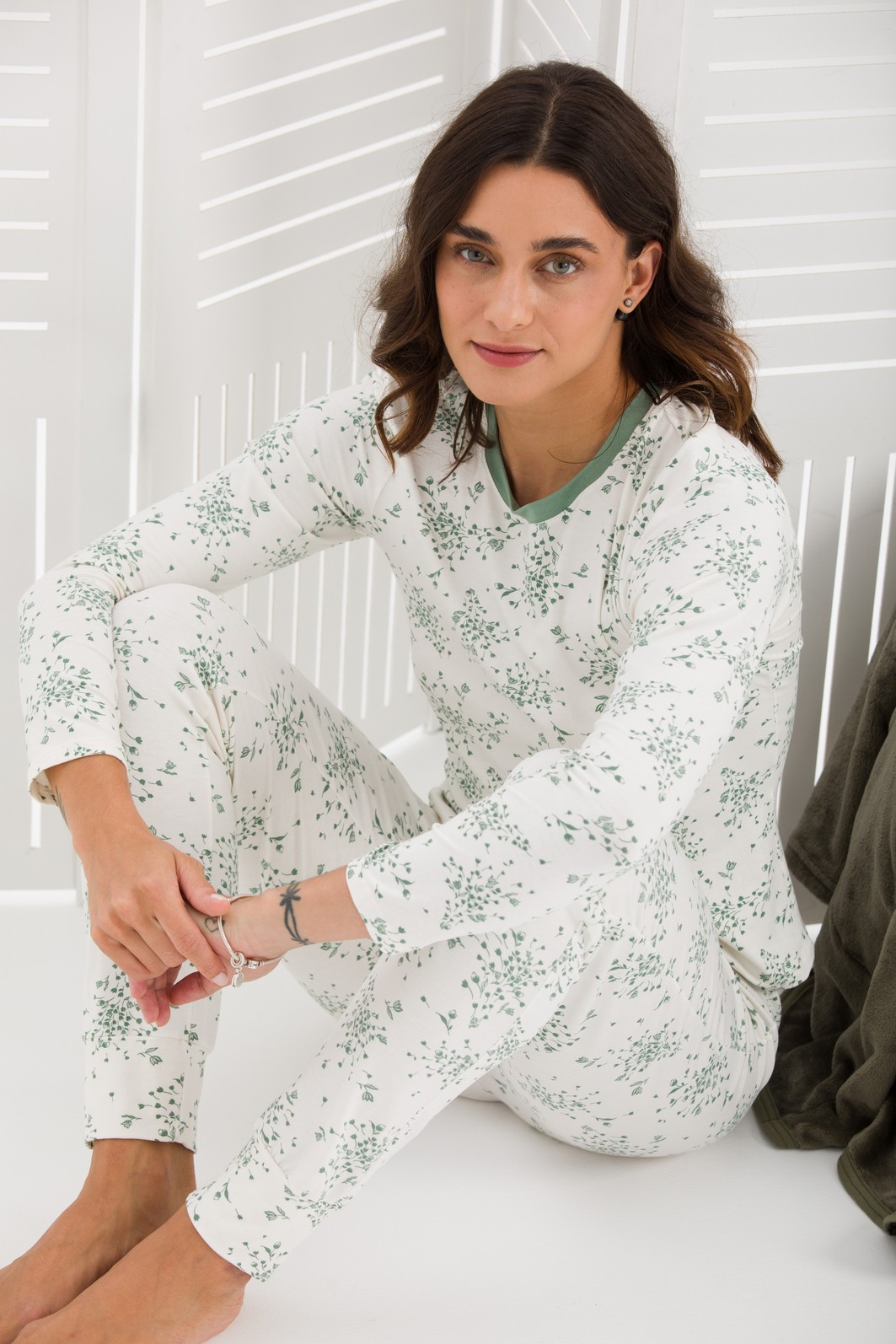 PIJAMA FEMININO MANGA LONGA FLORAL COM PUNHO