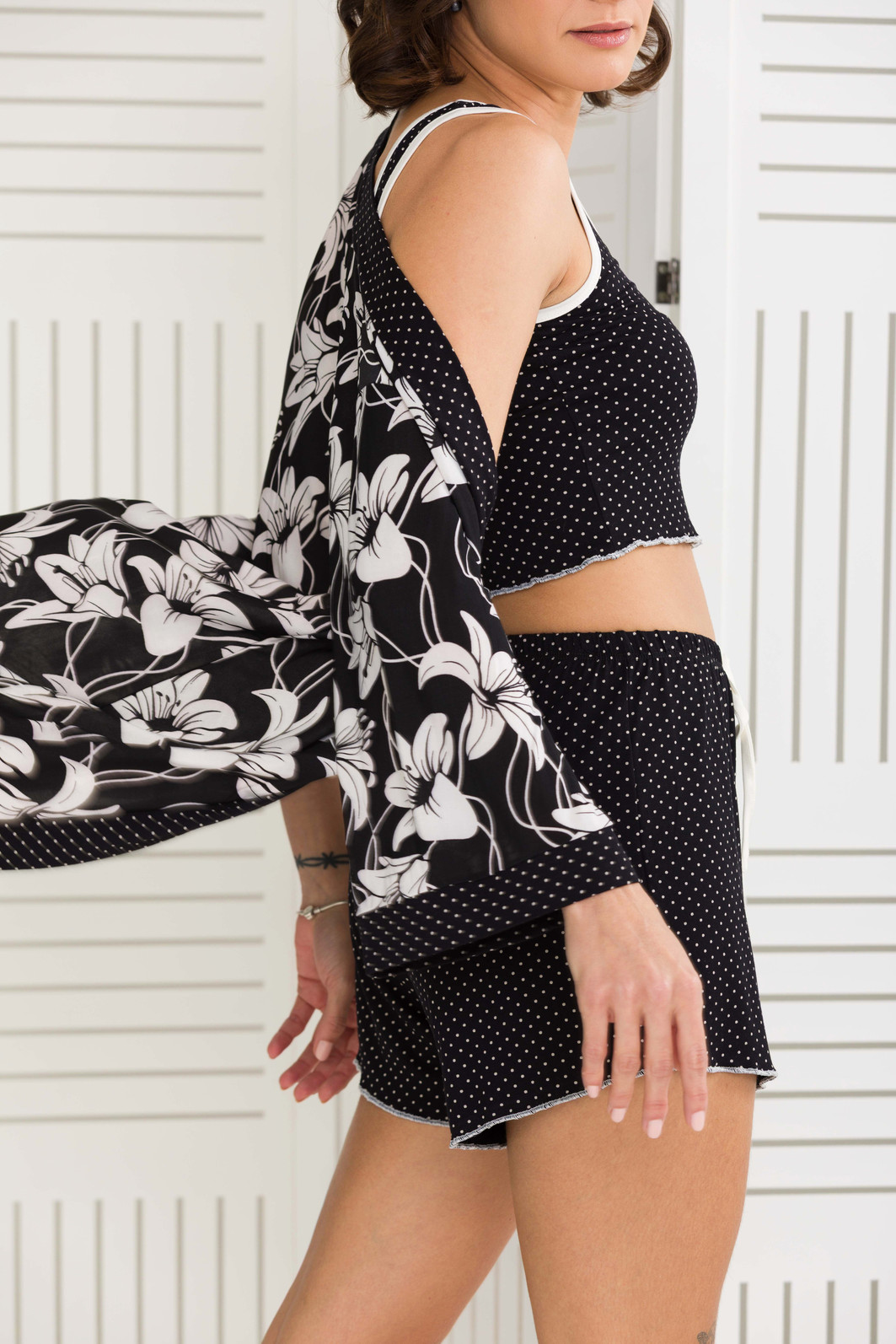 PIJAMA FEMININO CROPPED COM SHORTS POÁ PRETO