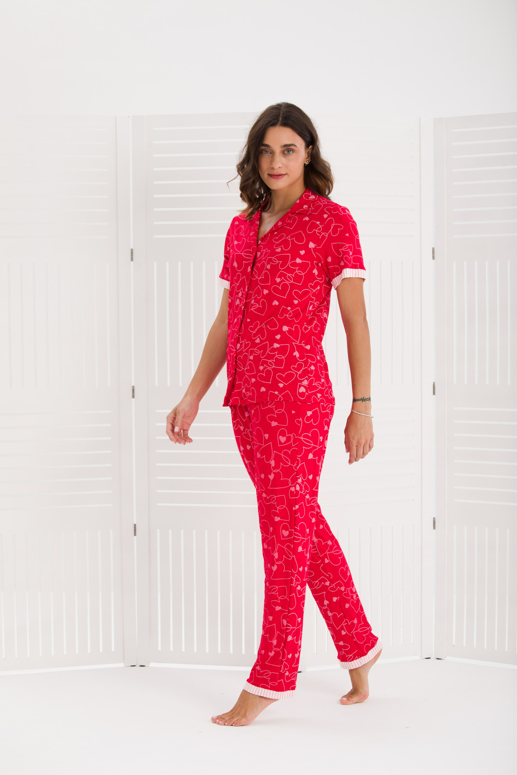 PIJAMA FEMININO AMERICANO MANGA CURTA COM CALÇA CORAÇÕES VERMELHO